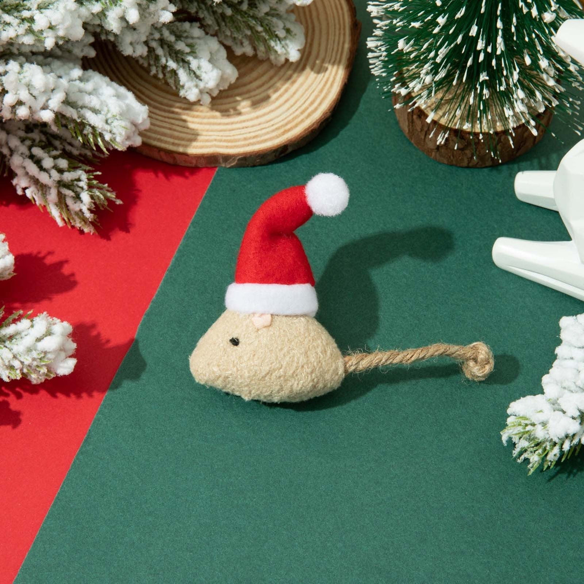 Catnip Toys Interactive Toy Christmas Hat Costume Plush Mouse Shaped Cat Toys for Cat Kitten Indoor C